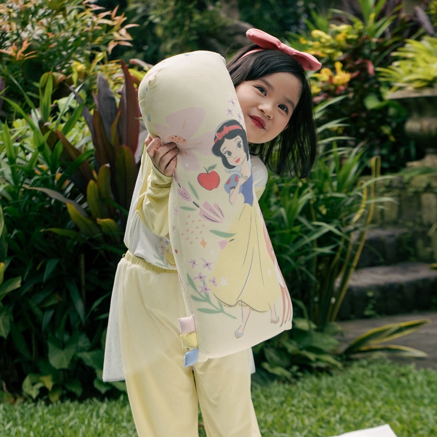 Regular Hug Pillow Snow White Edition - Disney Princess